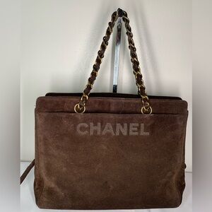 SOLD!   EUC Vintage Chanel tote/carry bag in brown suede leather